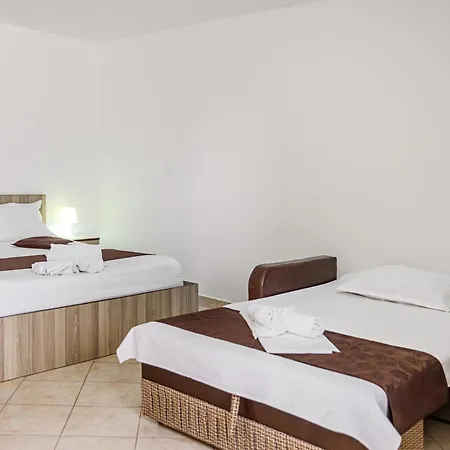 Marcos Костинешти