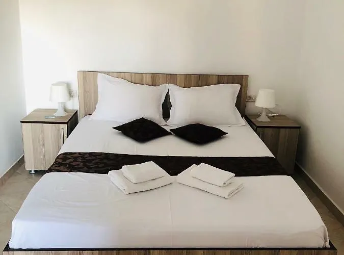 Marcos 3* كوستِنيست